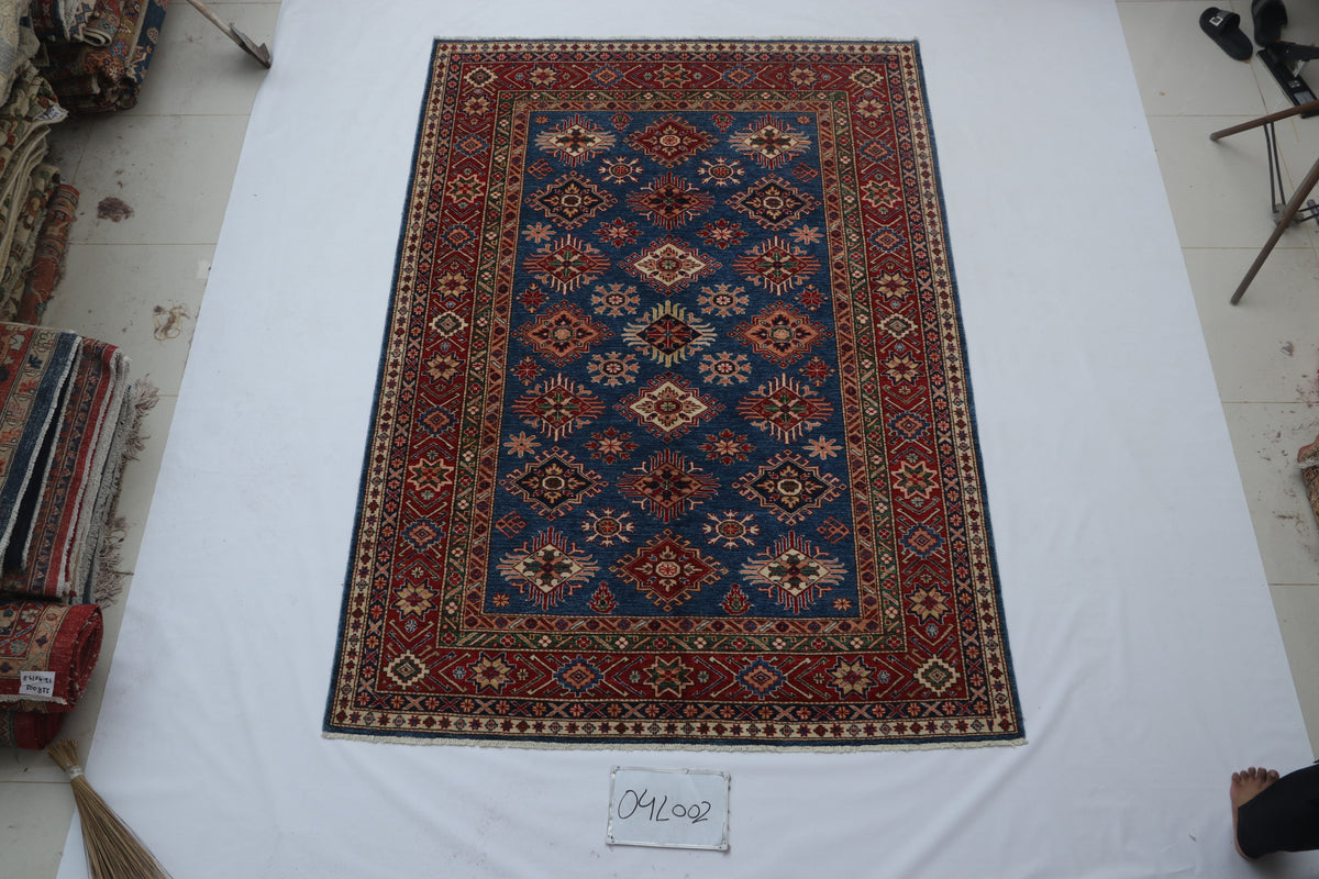 Detail 2 of blue floral Super Kazak cotton-and-wool rug, 6 x 9 ft