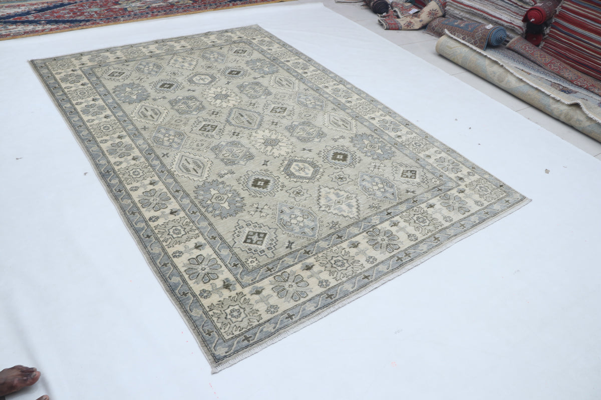 Detail view 3 of gray Chobi 35/40 handwoven wool rug, 6 x 9 ft