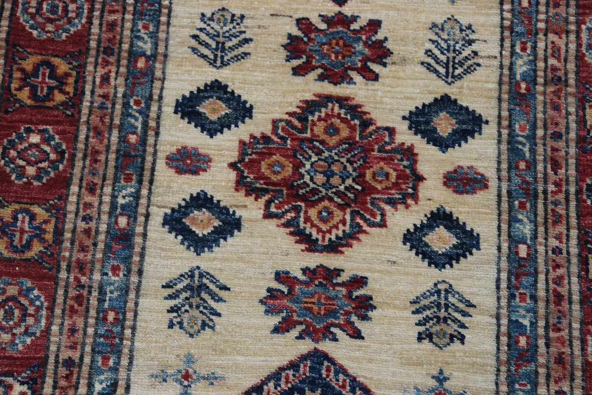 Detail 4 of beige floral Super Kazak cotton-and-wool rug, 2.5 x 4 ft