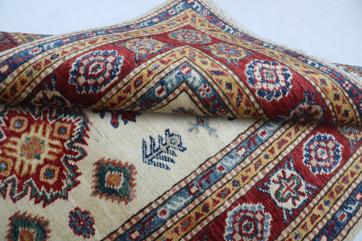 Detail 8 of beige floral Super Kazak cotton-and-wool rug, 2.5 x 4 ft